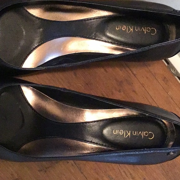 Calvin Klein black leather pumps - Picture 6 of 6